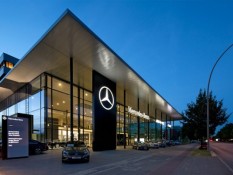 Gara-Gara Iklan, Mercedes-Benz Minta Maaf Kepada China