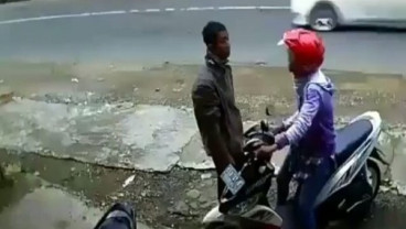 VIDEO UNIK: Diduga Bertengkar, Aksi Si Pria Bikin Ngakak
