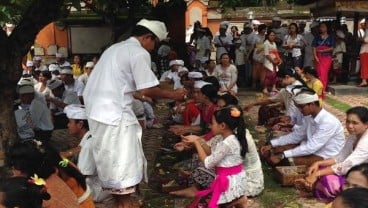 Pemkot Denpasar Beri JKN Bagi Rohaniawan Hindu