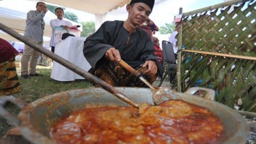 300 Peserta Ramaikan Festival Rendang di Padang   