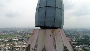 Diterpa Angin, Pucuk Makara Kubah Islamic Center Miring