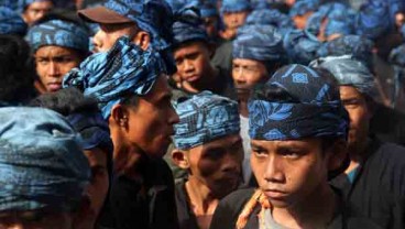 Busana dan Sikap Politis : Dari Hollywood, Kelompok Samin Hingga Baduy