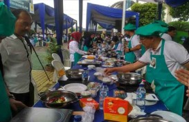 PLN Sumbagsel Masak Nasi Goreng Pakai Kompor Induksi Pecahkan Rekor MURI