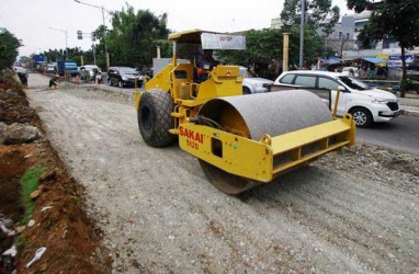 PENJUALAN ALAT BERAT : Pertambangan Masih Topang Pertumbuhan