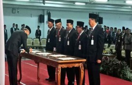 Hari Terakhir Jadi Gubernur Jateng, Ganjar Lantik 5 Bupati & Walikota