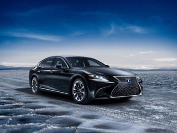 Pembeli Lexus LS 500 Antre Tiga Bulan