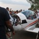 Pesawat Pribadinya Kecelakaan, Irwandi Yusuf Lakukan Evakuasi Bersama Warga