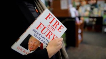 RESENSI BUKU: Donald Trump di Balik Layar Gedung Putih