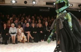 Ratu Elizabeth Ikut Tonton London Fashion Week