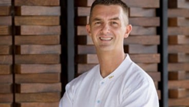 Lee Alan Wod Jadi F&B Director Radisson Blu Uluwatu