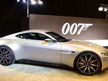 Daniel Craig Lelang Mobil Legendaris James Bond