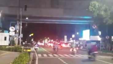 Video Lampu Merah Galau di Perempatan Melawai Blok M