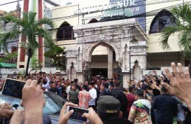Jokowi Salat Jumat di Masjid An Nur Denpasar