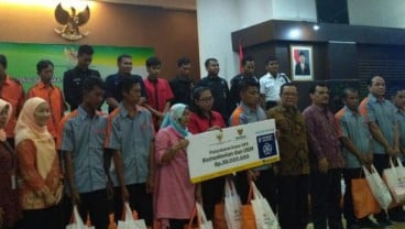 ASN Kemenkop UKM Salurkan Zakat Untuk Pemberdayaan Umat