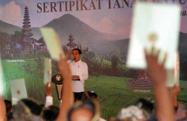 Jokowi Serahkan 41.657 Sertifikat Tanah Adat ke Masyarakat Bali