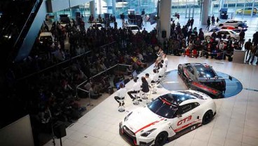 Pebalap Super GT Temui Para Penggemar di Kantor Pusat NISMO 