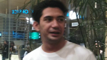 Reza Rahadian Tertarik Melelang Kostum Ikoniknya