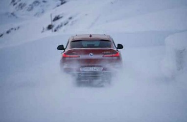 Lewati Pegunungan Alpine, BMW X4 Menuju Lokasi Global Premier di GIMS 2018