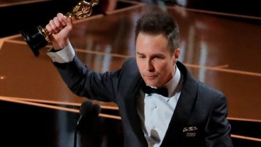 PIALA OSCAR 2018: Sam Rockwell Raih Penghargaan Aktor Pendukung Terbaik