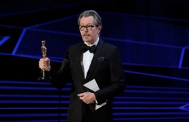 PIALA OSCAR 2018: Gary Oldman Raih Piala Oscar Pertamanya Sebagai Aktor Terbaik