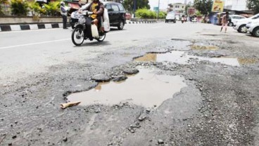 Jateng Anggarkan Rp820 Miliar Benahi Jalan Berlubang