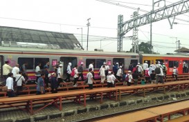 Rel Patah, Kereta KRL Bogor-Jakarta Terganggu