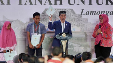 Presiden Serahkan 458 Sertifikat Wakaf di Jawa Timur