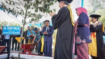 UNS Berikan Penghargaan ke Wapres Jusuf Kalla