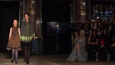 Alleira Tampilkan Batik Tradisional Indonesia di Paris Fashion Week 2018