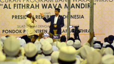 Presiden Jokowi Hadiri Peluncuran Bank Wakaf Mikro di Pesantren An Nawawi