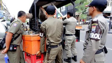 Satpol PP DKI Siap Tertibkan PKL Palmerah dan Senayan