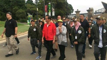 Jokowi Jalan Santai di Sydney Bersama 18 Remaja Indonesia