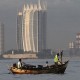 Sandiaga Ingatkan Petugas Kebersihan di Teluk Jakarta Jaga Keselamatan