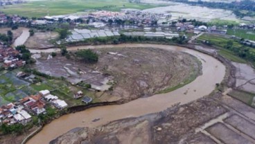 Banjir Bandang Bandung: Dispangtan Salurkan 2,3 Ton Beras