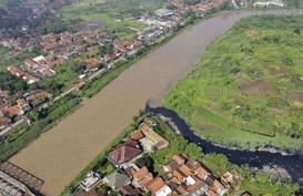 Rumah Di Sepanjang Sungai Citarum Minim Sanitasi