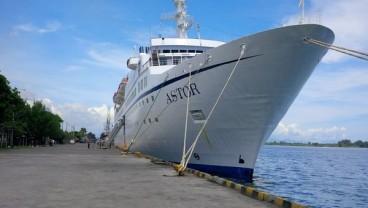 Kapal Pesiar Sandar di Celukan Bawang, Turunkan 300 Turis