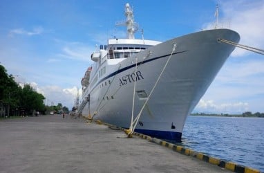 Kapal Pesiar Sandar di Celukan Bawang, Turunkan 300 Turis