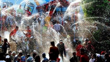 5 Rekomendasi Wisata Pengalaman Saat Perayaan Songkran di Thailand