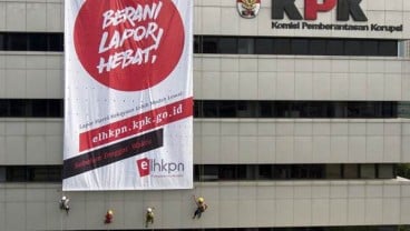 Spanduk Sosialisasi LHKPN: Ketika Atlet Panjat Tebing Cemaskan Cuaca