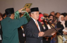 GUBERNUR BANK INDONESIA : Jalan Mulus Perry Warjiyo 