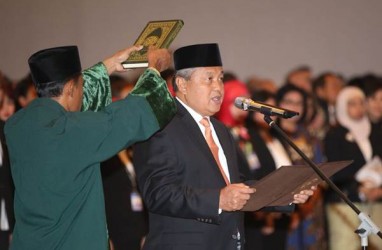 GUBERNUR BANK INDONESIA : Jalan Mulus Perry Warjiyo 