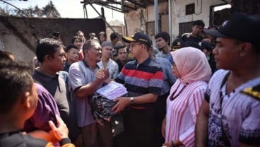 Anies Tinjau Lokasi Kebakaran di Perumahan Taman Kota