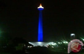 Tugu Monas Jadi Biru di Malam Hari, Ada Apa Ya?