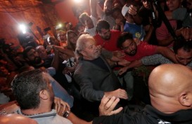 Mantan Presiden Brasil Serahkan Diri ke Polisi
