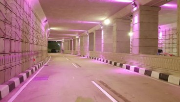 Keren, Lampu Warna Pink Hiasi Underpass Mampang-Kuningan 