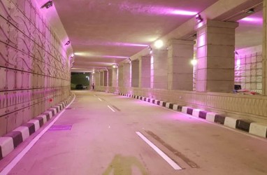 Keren, Lampu Warna Pink Hiasi Underpass Mampang-Kuningan 