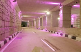 Keren, Lampu Warna Pink Hiasi Underpass Mampang-Kuningan 