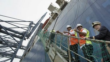  PELAYARAN LANGSUNG KE AMERIKA : Kapal Jumbo CMA CGM Merapat di JICT