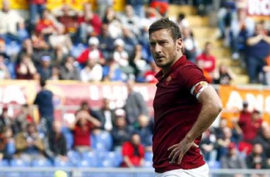 Bangganya Totti Setelah Roma Menyingkirkan Barca dan Lolos ke Semifinal