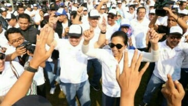 Begini Gaya Menteri Rini Joget Dangdut dan Selfie Bareng Karyawan di Hut ke 20 Kementerian BUMN